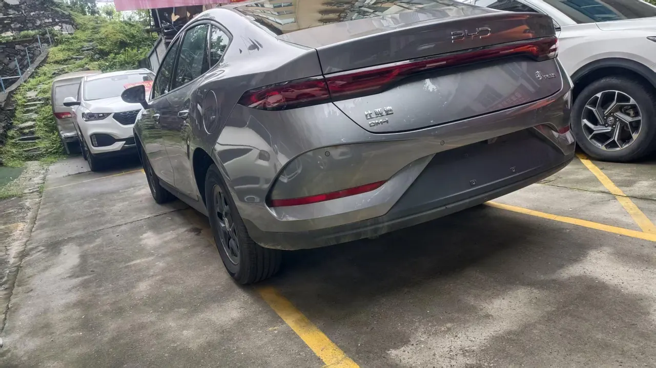 BYD 2026 Qin PLUS DM-i 1.5 CVT 128km Entry-Level Automatic 5