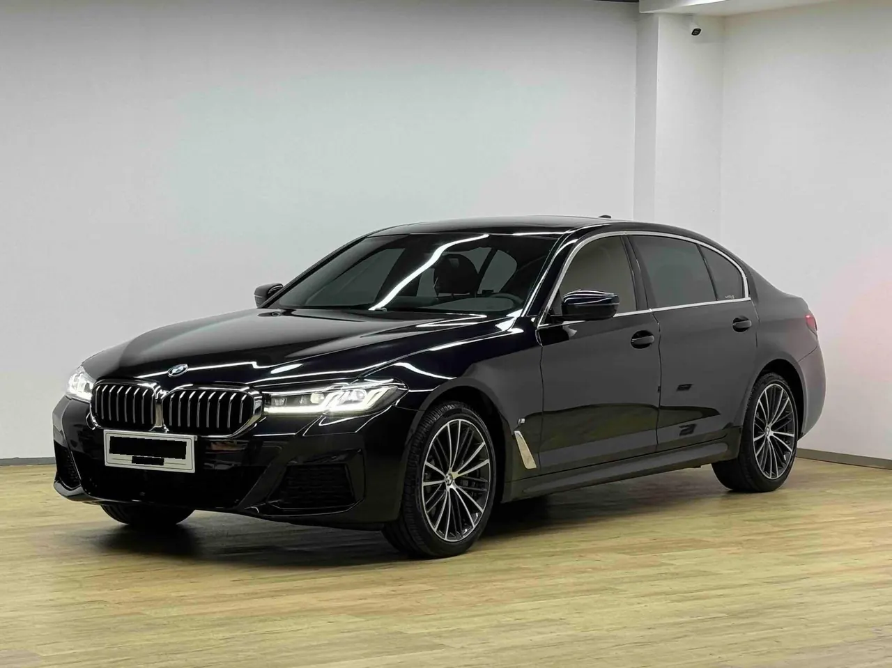 BMW 5 Series 2022 530Li 2.0T Leading M Sports Suit Automatic Gear - View 1