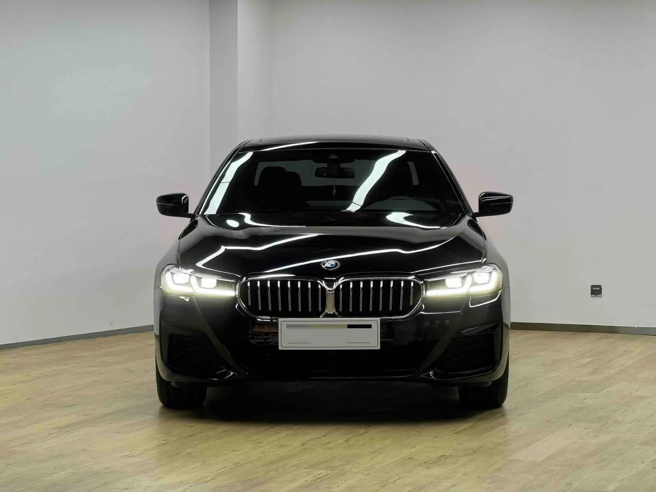 BMW 5 Series 2022 530Li 2.0T Leading M Sports Suit Automatic Gear 2