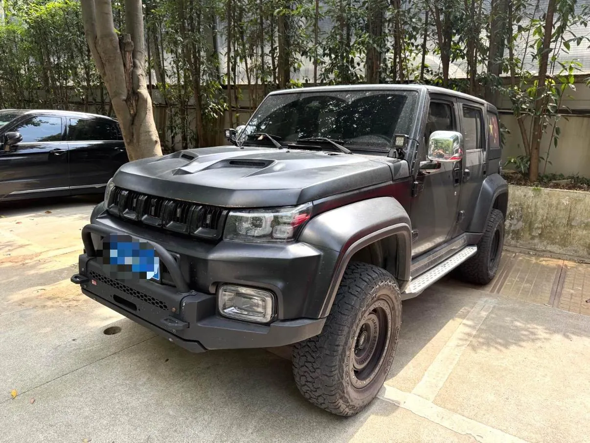 Открыть галерею: Beijing 2021 BJ40 2.0T four-wheel drive blade hero version chivalrous automatic gear