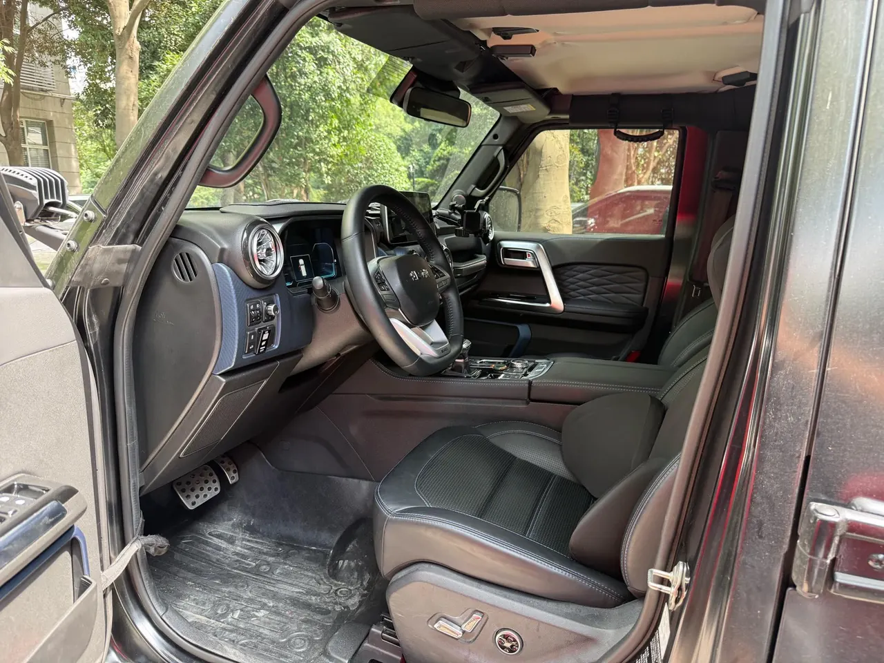 Beijing 2021 BJ40 2.0T four-wheel drive blade hero version chivalrous automatic gear 4