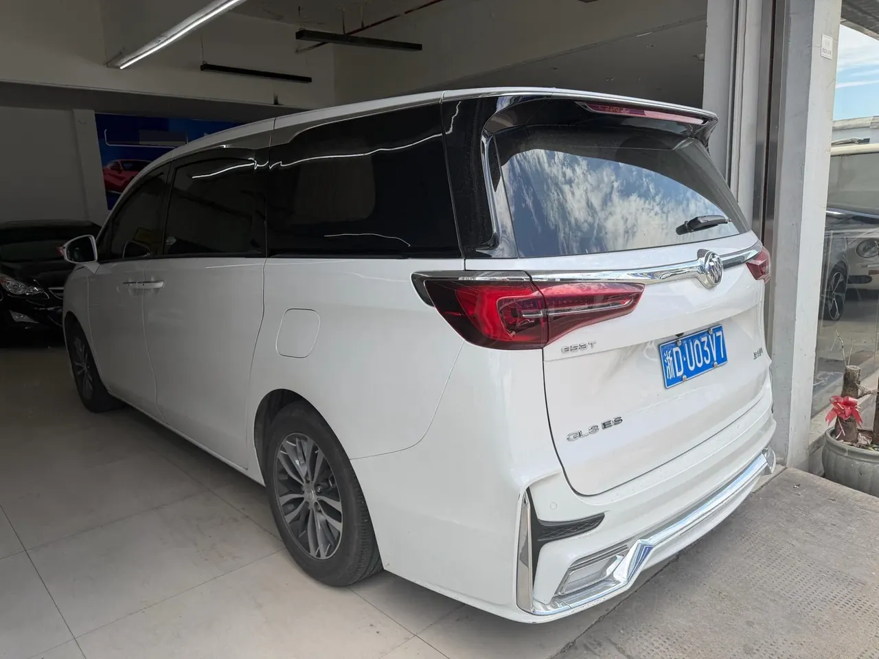 Buick 2020 GL8 ES Lu Zun 2.0T 653T Comfortable Automatic Gear 9