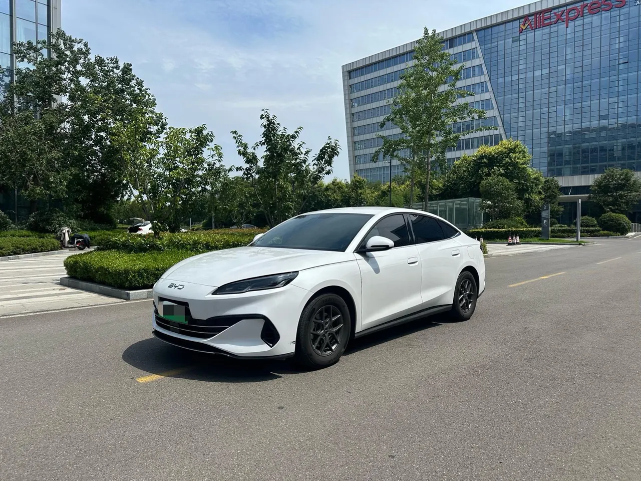Open image lightbox: BYD 2024 seals 06 DM-i 1.5 stepless 80KM luxury automatic gear