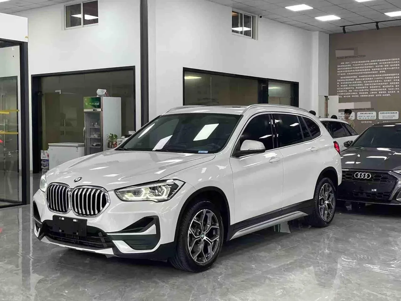 Открыть галерею: BMW 2022 X1 sDrive20Li 1.5T fashion automatic gear