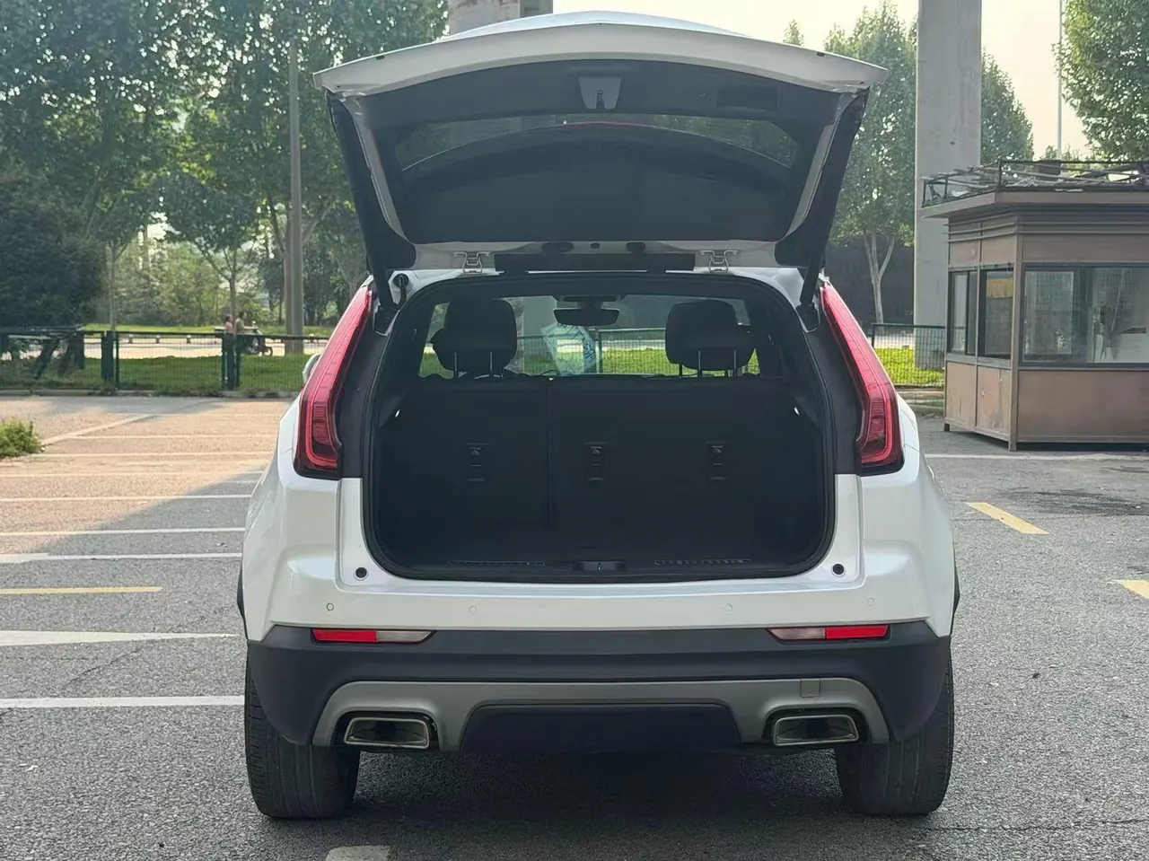 Cadillac 2020 XT4 2.0T 28T Two-Drive Leading Automatic Gear 10