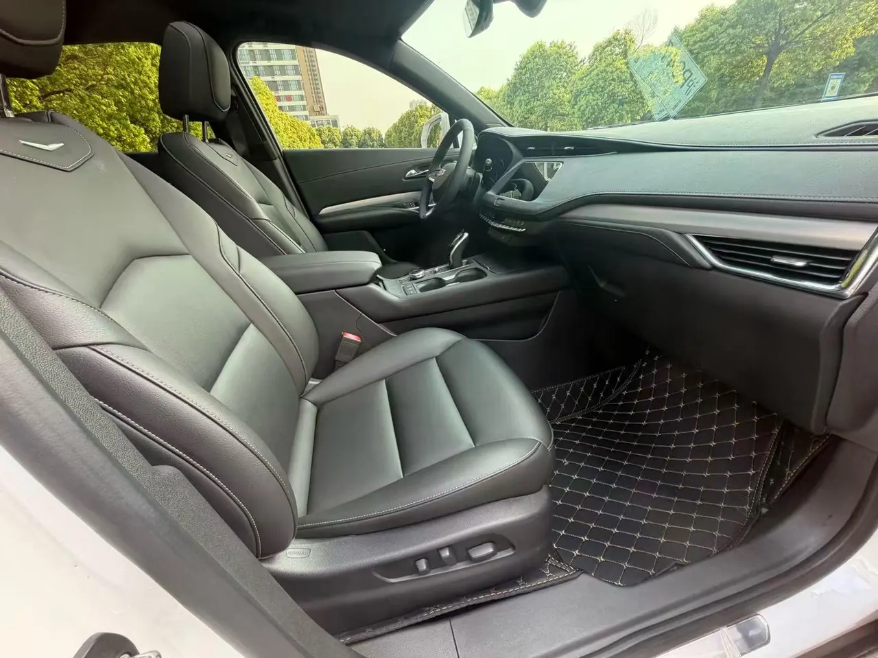 Cadillac 2020 XT4 2.0T 28T Two-Drive Leading Automatic Gear 5