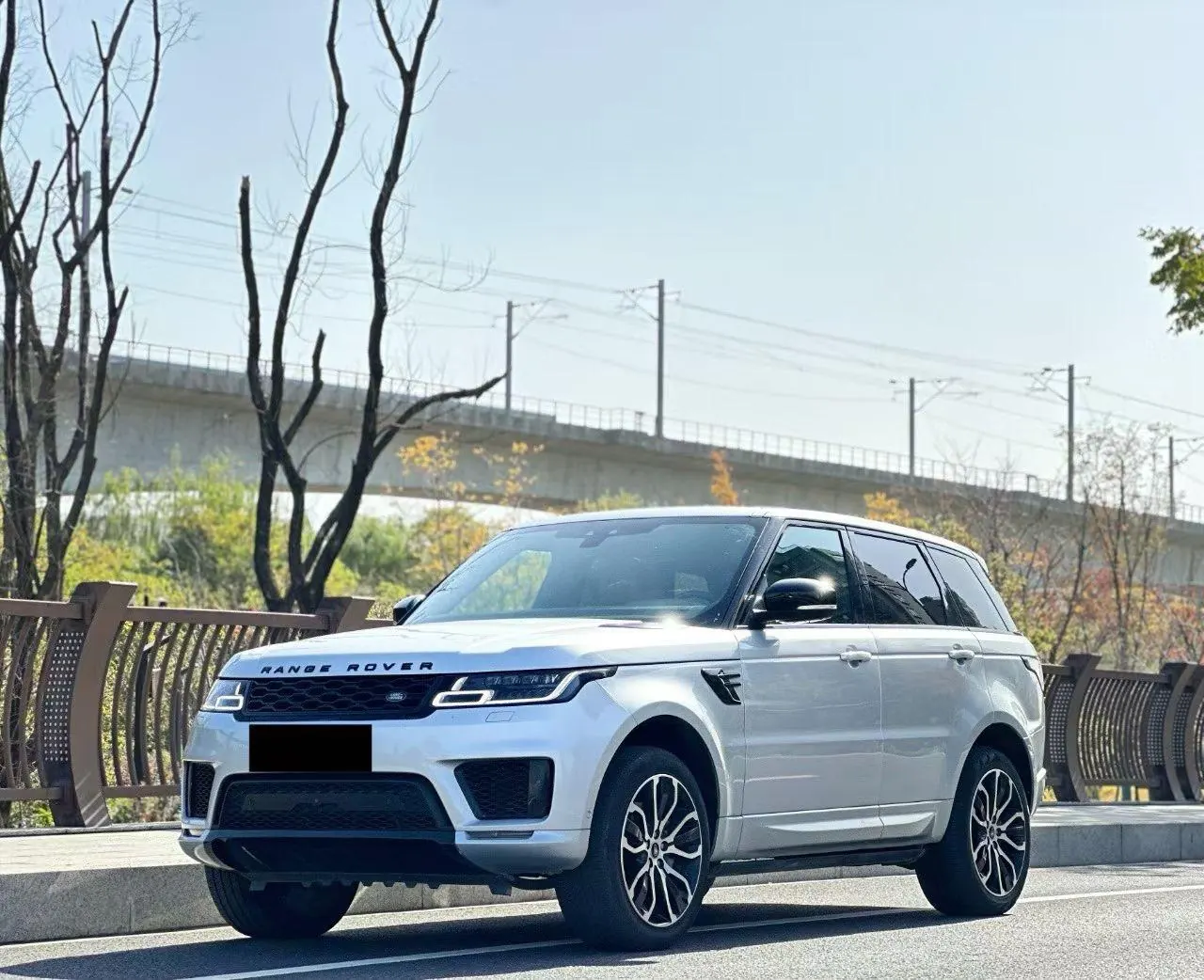 打开图片灯箱:Land Rover Range Rover Sport Edition (Imported) 2021 Range Rover Sport Edition 48V 3.0T L6 Yao Black Edition Automatic Gear