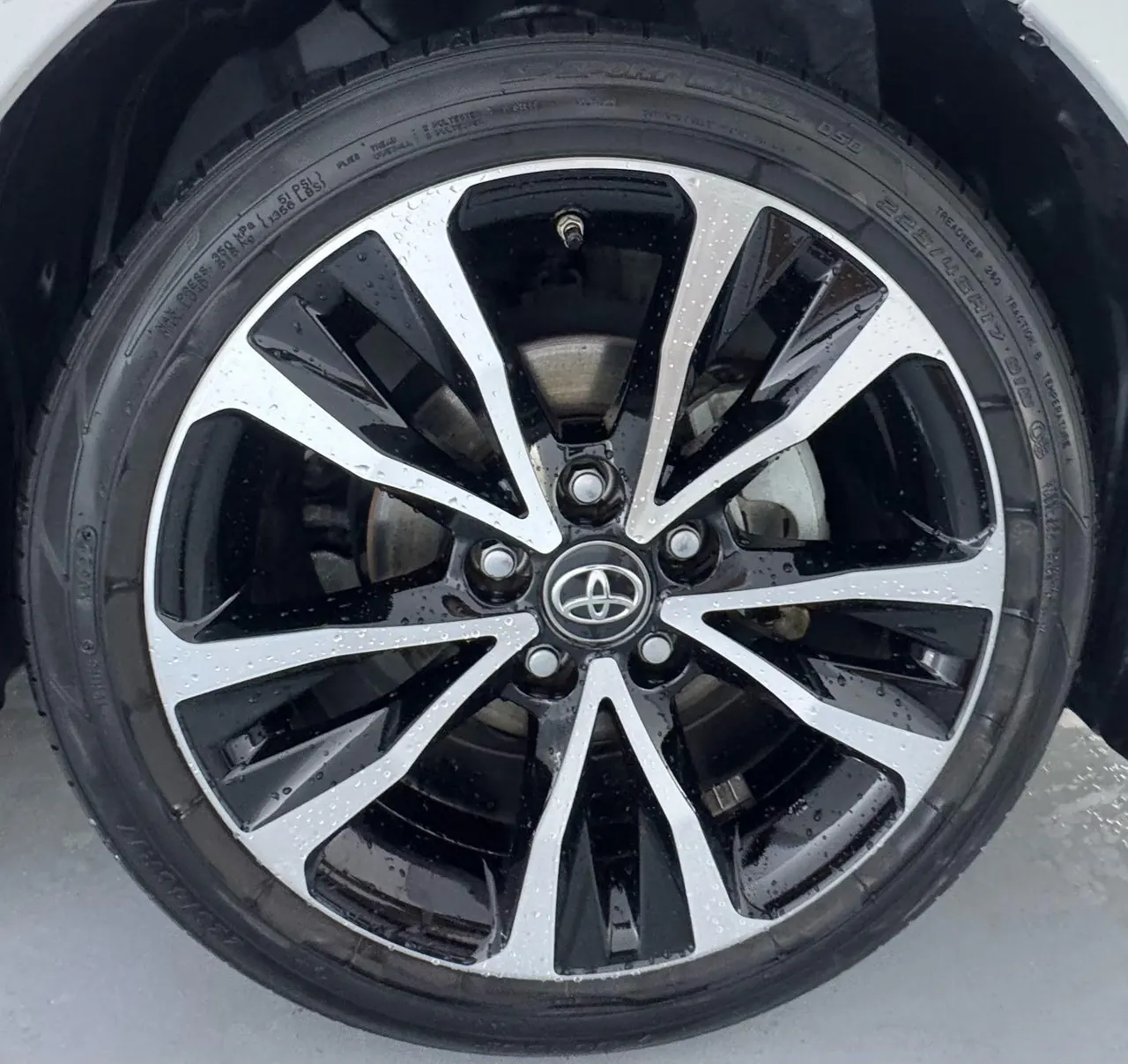 Toyota 2022 Lei Ling Shuangqing 1.8H Stepless Sports Edition Automatic Gear 19