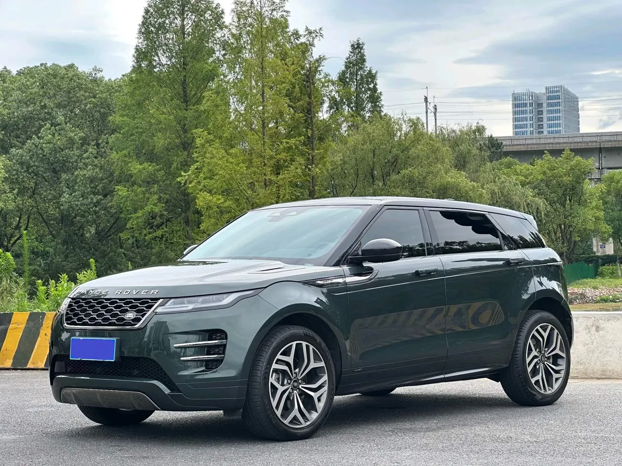 Land Rover 2021 Range Rover Aurora L 48V 2.0T 249PS R-Dynamic First edition First Edition Automatic Gear - View 1