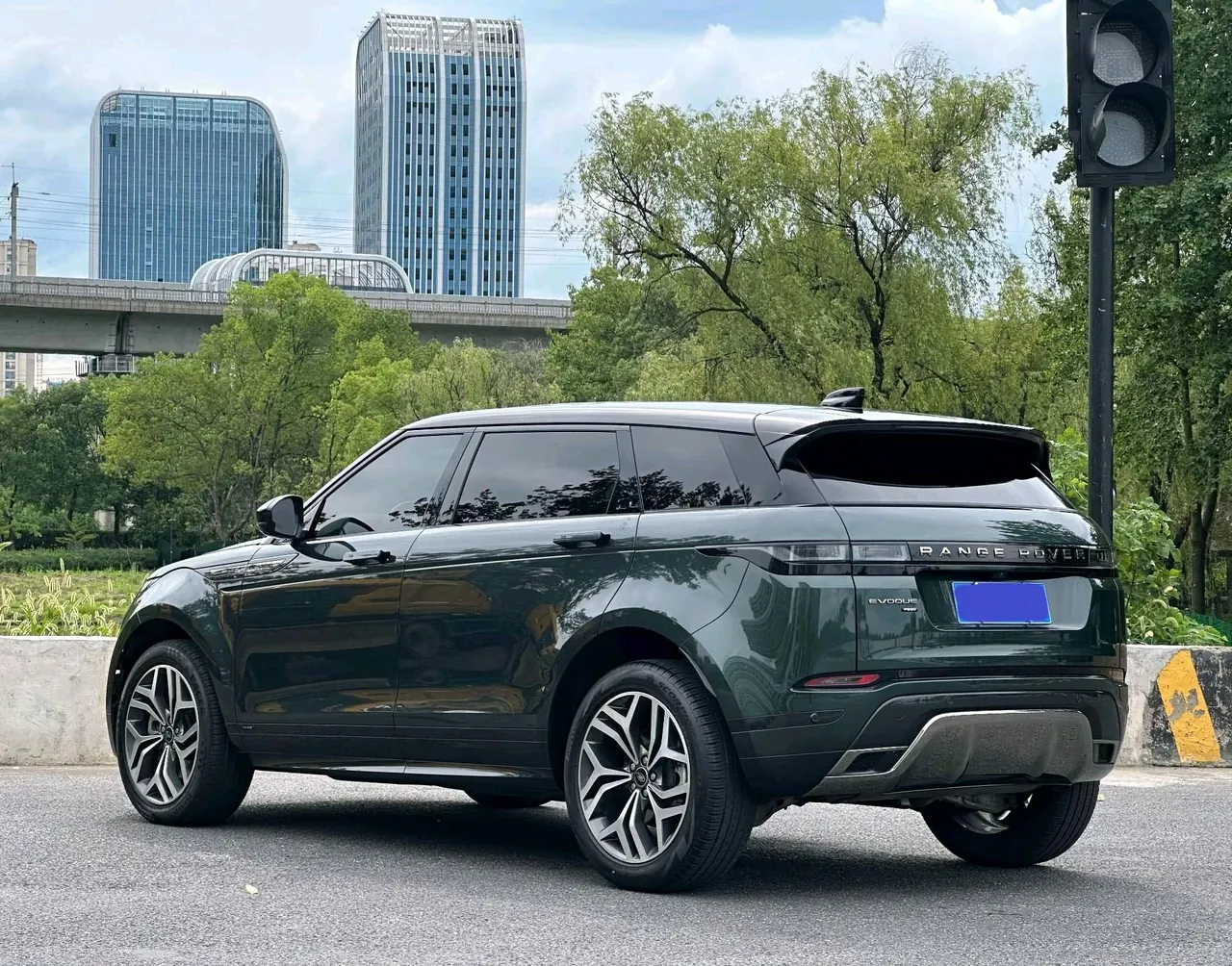 Land Rover 2021 Range Rover Aurora L 48V 2.0T 249PS R-Dynamic First edition First Edition Automatic Gear 4