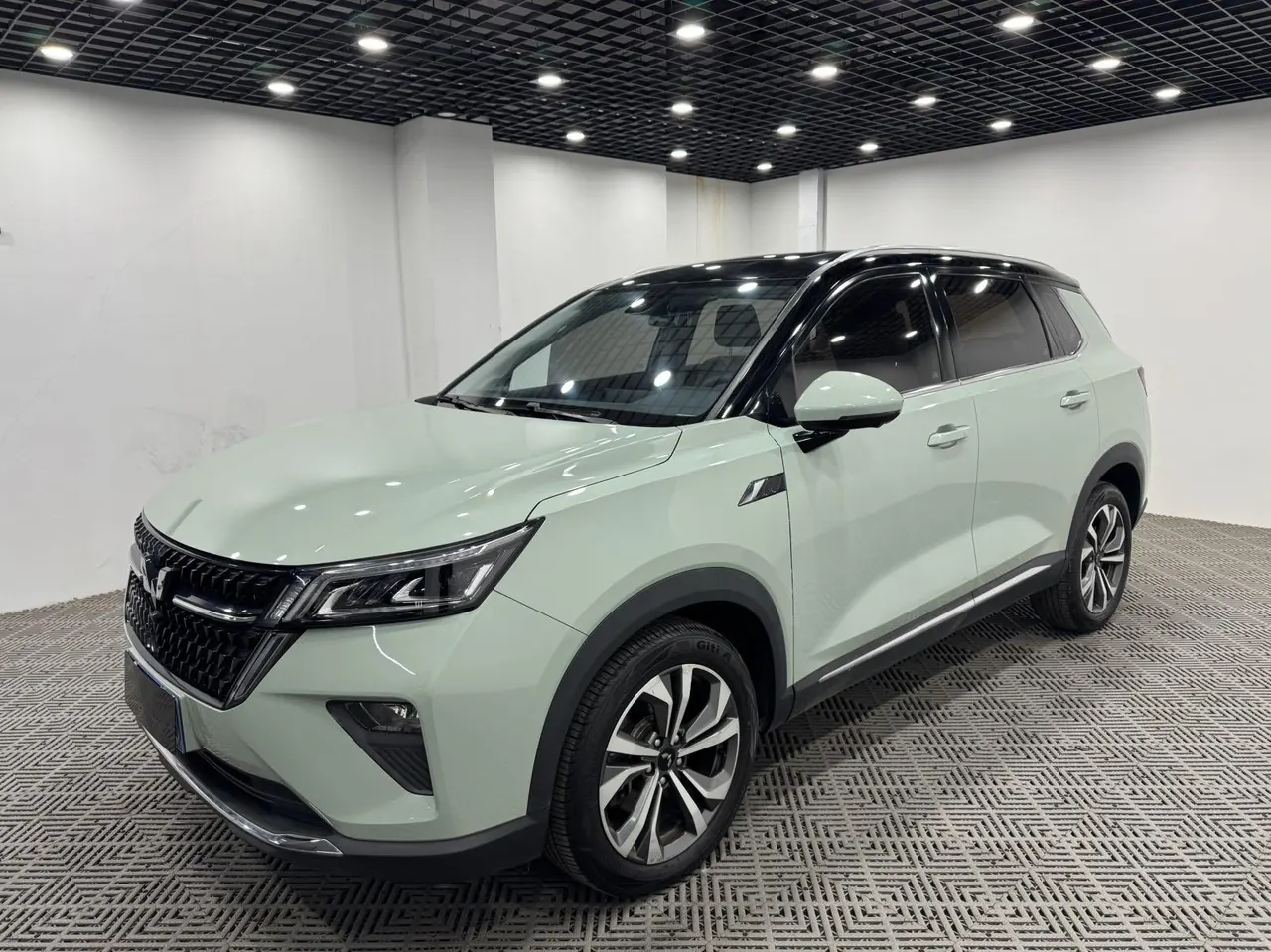 Открыть галерею: WuLing 2021 stars 1.5T stepless star obsidian version automatic gear