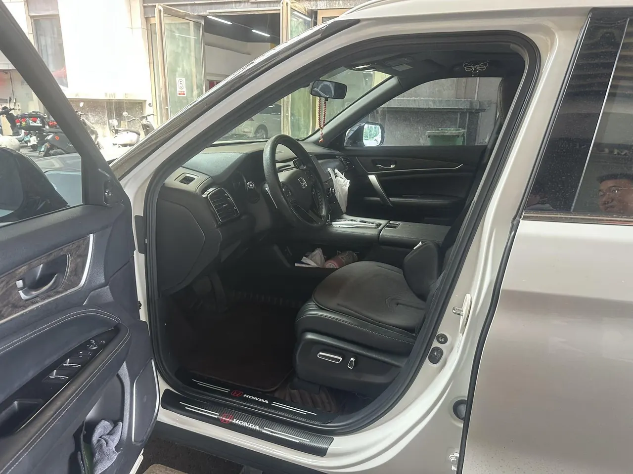 Honda 2020 UR-V 2.0T 370TURBO two-drive elegant version of automatic gear 3