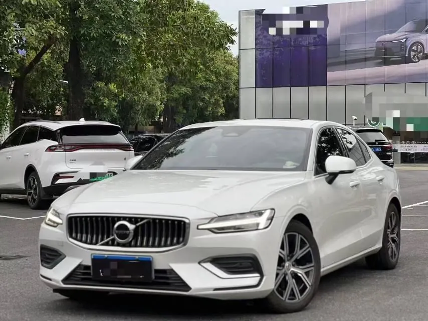 Open image lightbox: Volvo 2024 S60 48V 2.0T B4 Zhiyi Deluxe Edition Automatic Gear