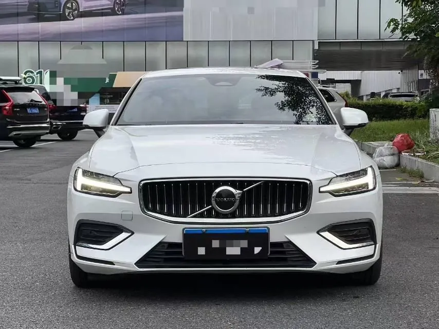 Volvo 2024 S60 48V 2.0T B4 Zhiyi Deluxe Edition Automatic Gear 2