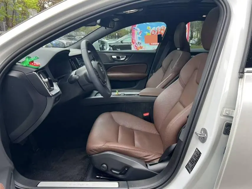 Volvo 2024 S60 48V 2.0T B4 Zhiyi Deluxe Edition Automatic Gear 6