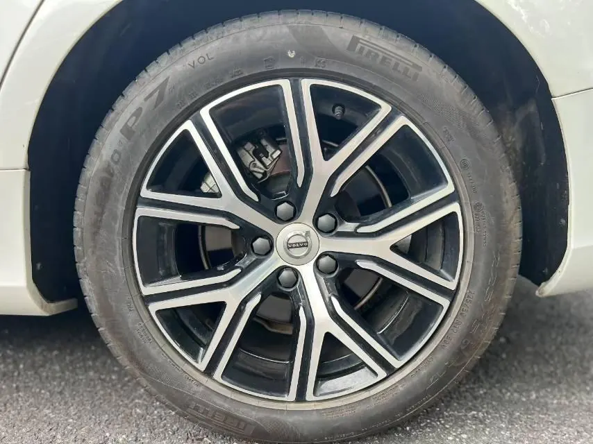 Volvo 2024 S60 48V 2.0T B4 Zhiyi Deluxe Edition Automatic Gear 8