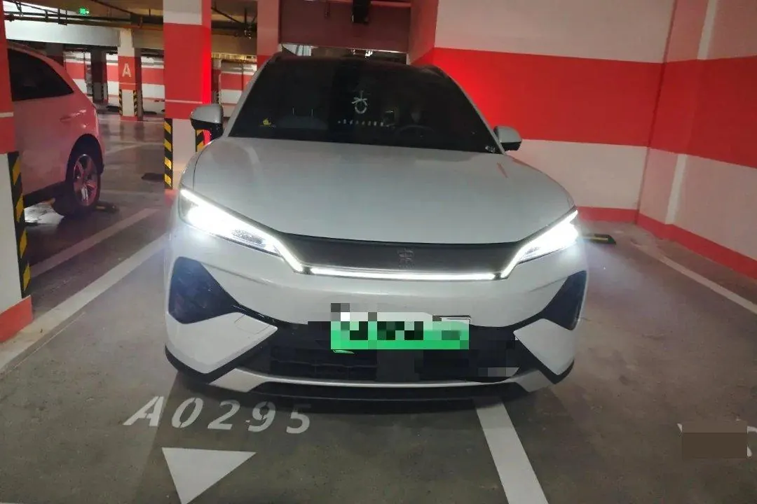 BYD 2026 Song Ultra EV 710KM Exceed Automatic Transmission 2
