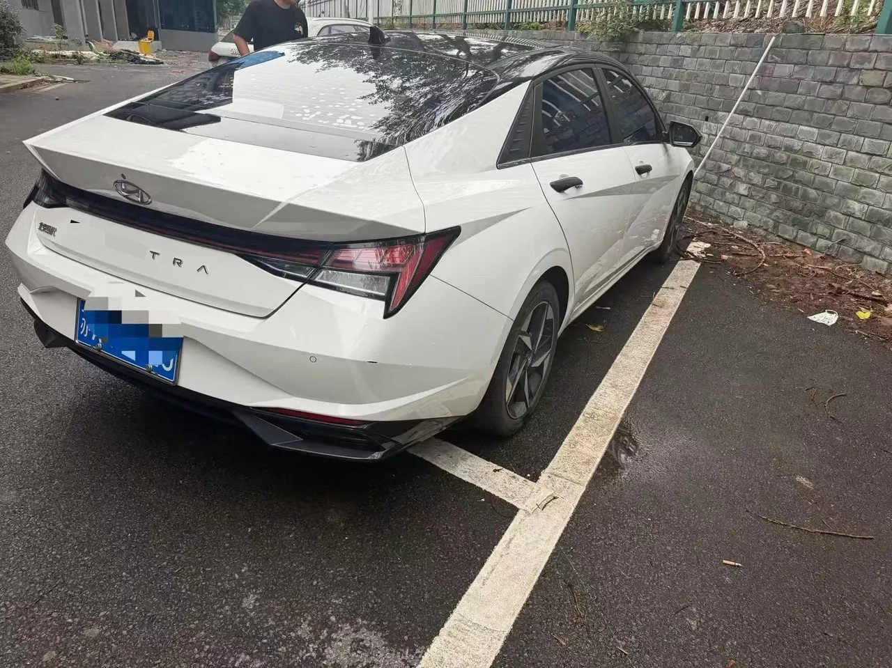 Hyundai 2021 Elantra -3-compartment 1.5 stepless LUX premium automatic gear 3