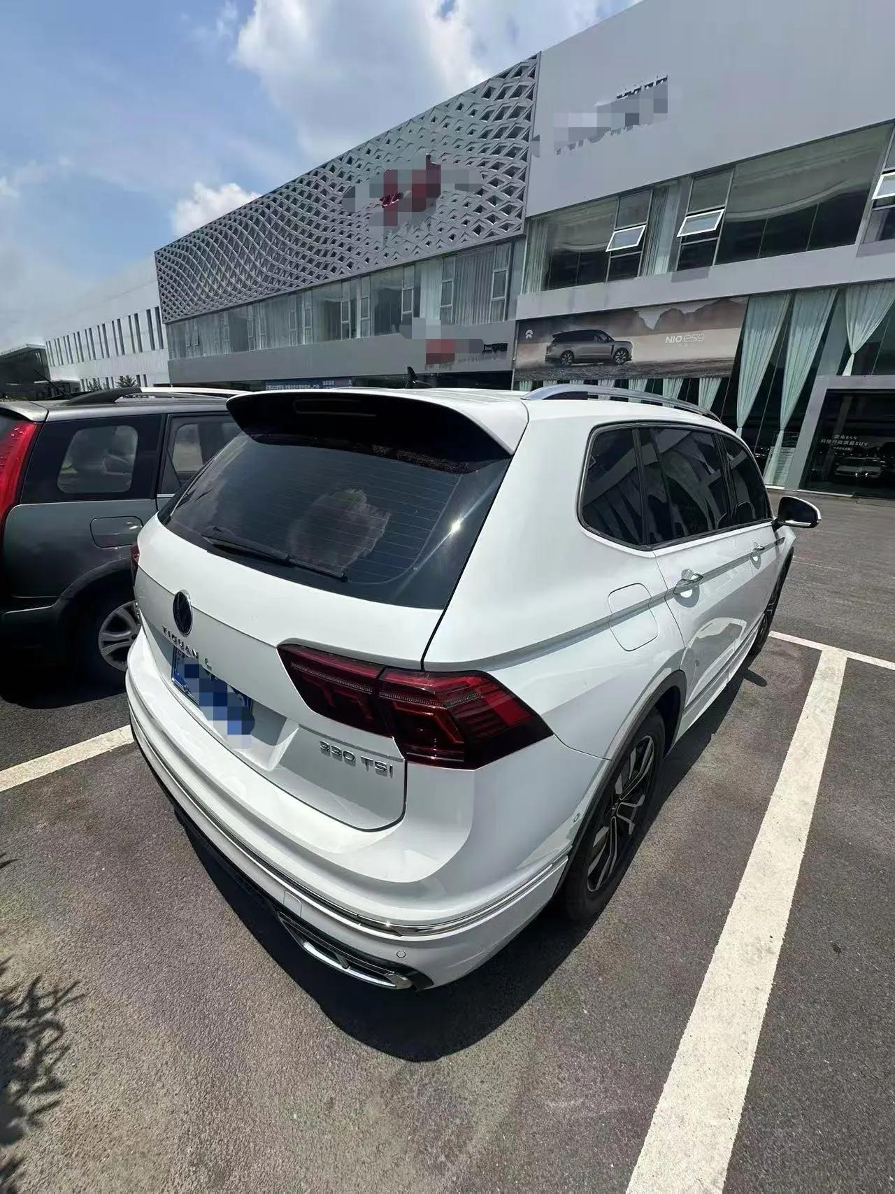 Volkswagen 2024 Tiguan L R-Line 2.0TSI 330TSI Two-Drive R-Line Overdrive Automatic Gear 4