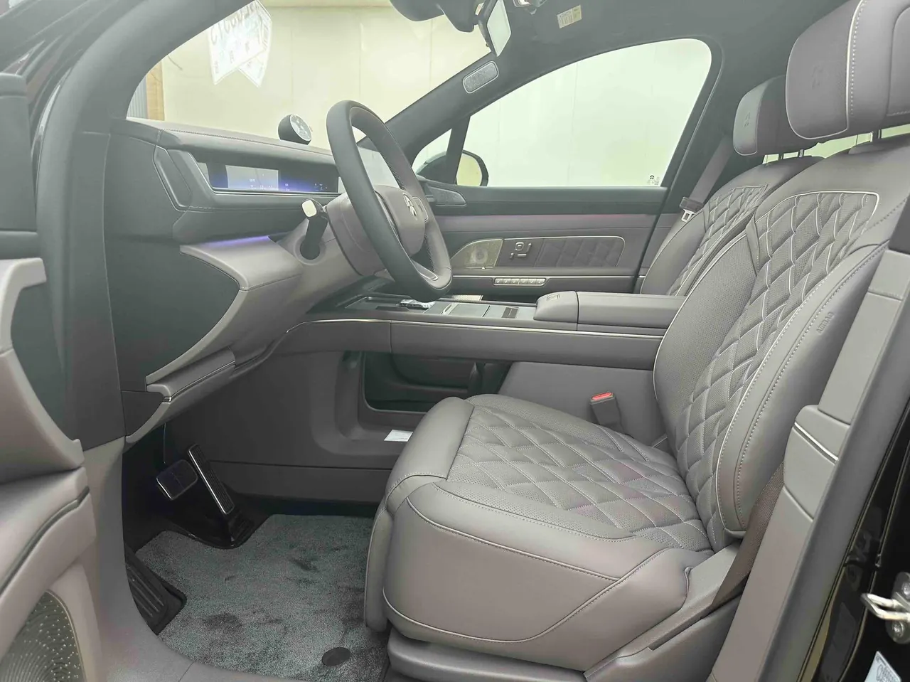 NIO 2026 ES8 5-seat Executive Deluxe Automatic Gear 4