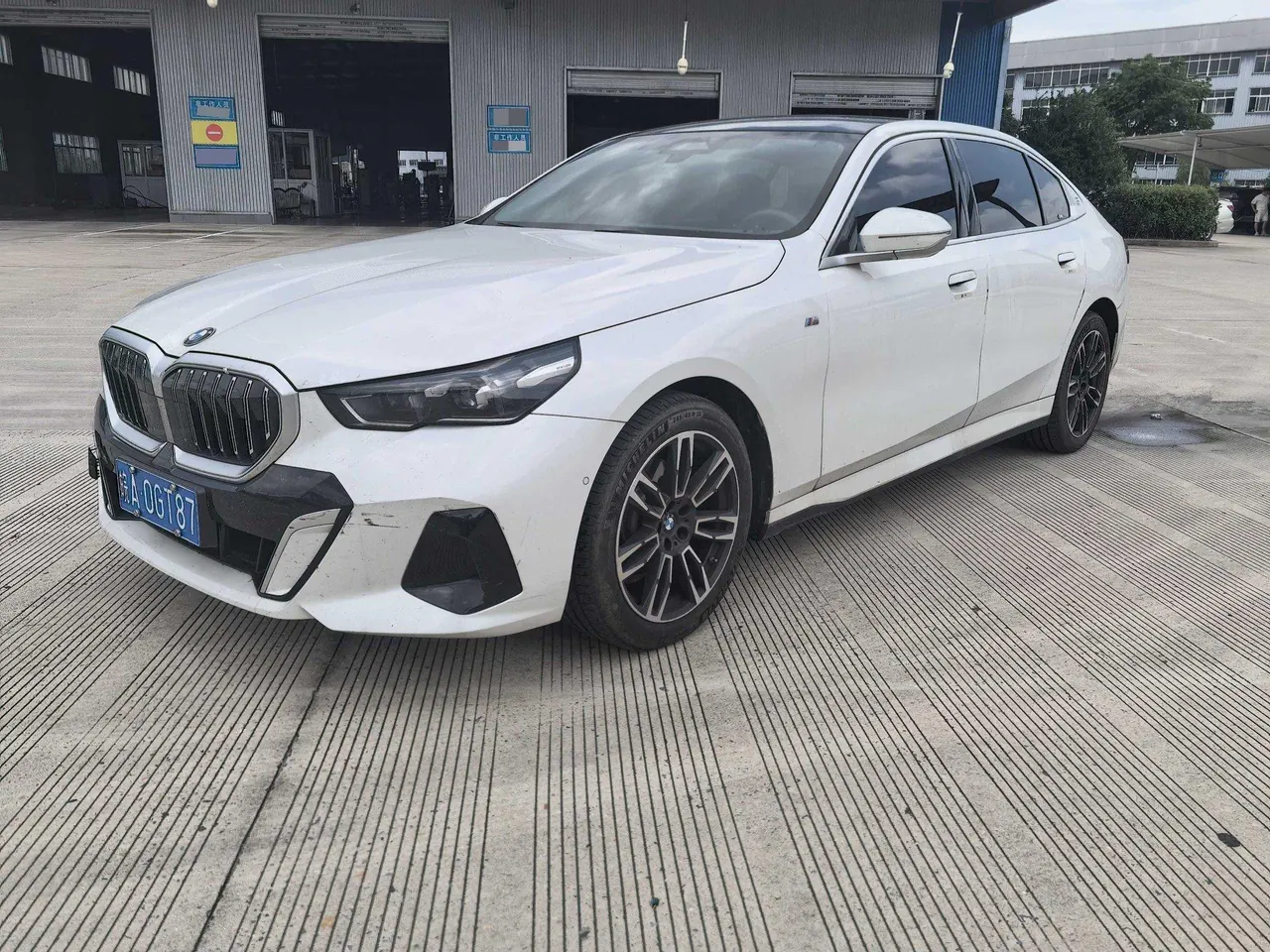 Open image lightbox: BMW 5 Series 2024 525Li 2.0T M Sports Suit Automatic Gear