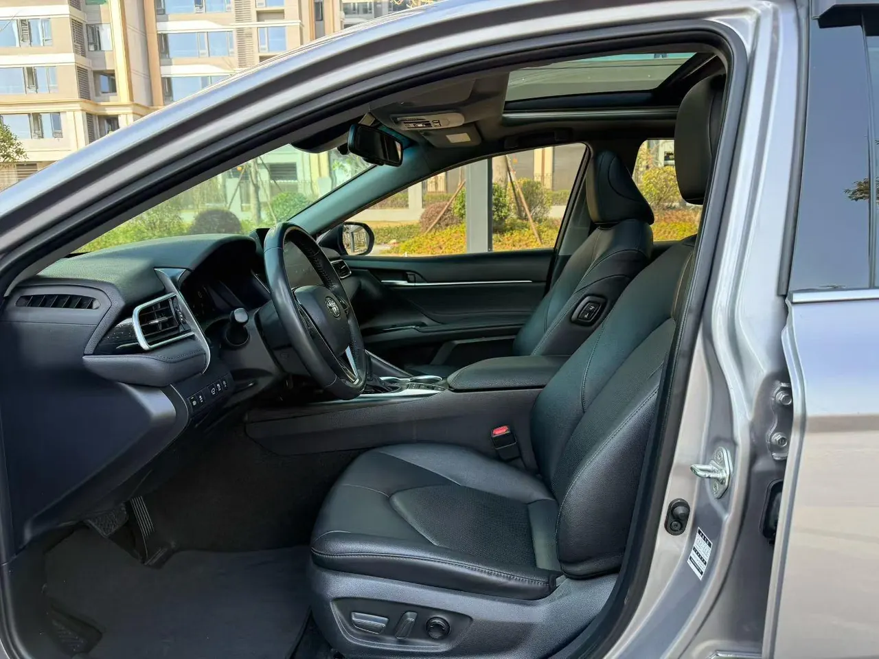 Toyota 2021 Camry 2.5G Deluxe Edition Automatic Gear 4