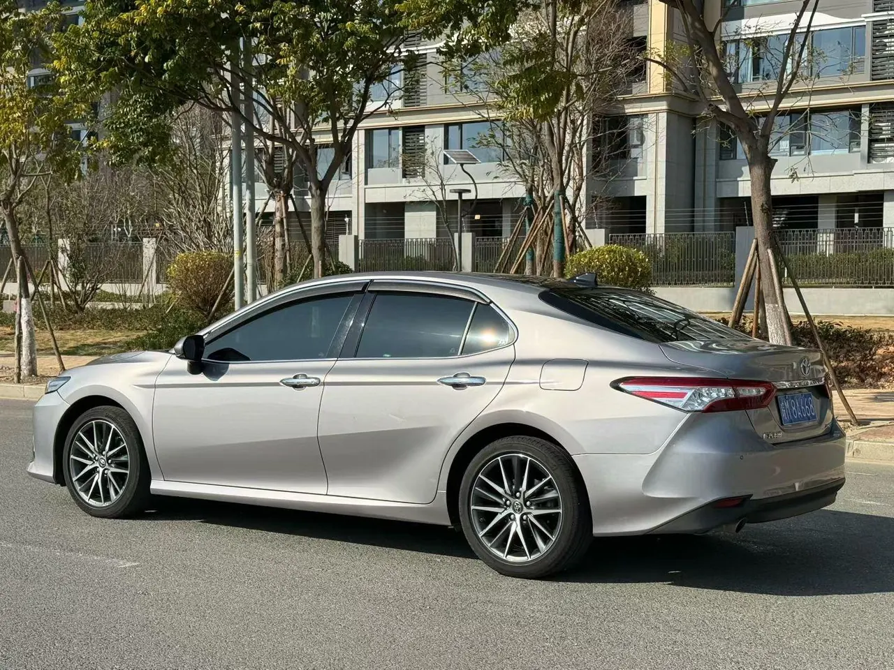 Toyota 2021 Camry 2.5G Deluxe Edition Automatic Gear 9