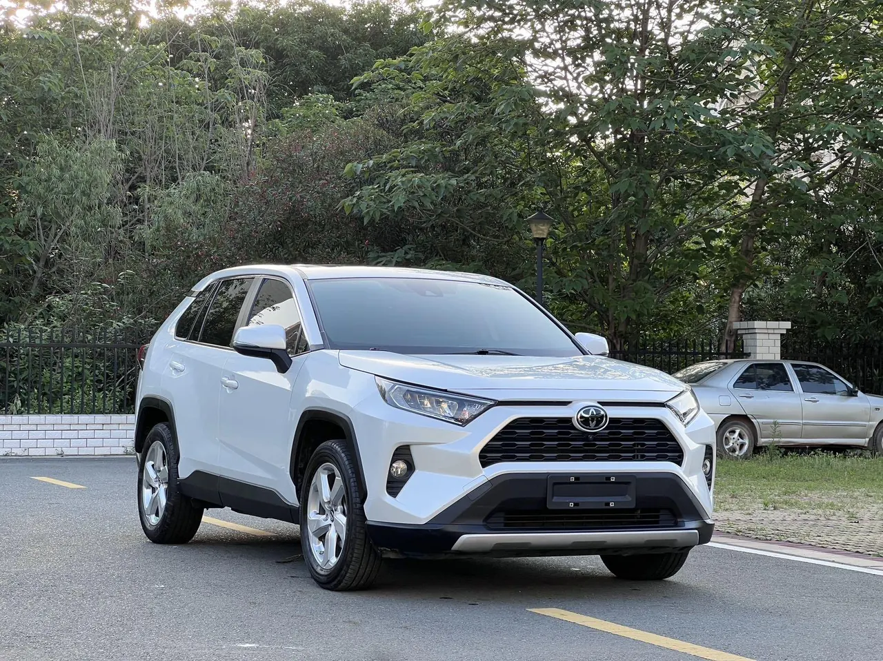 Toyota 2021 RAV4 Rongbo 2.0 Stepless Two-Drive Fashion PLUS Edition Automatic Gear 3
