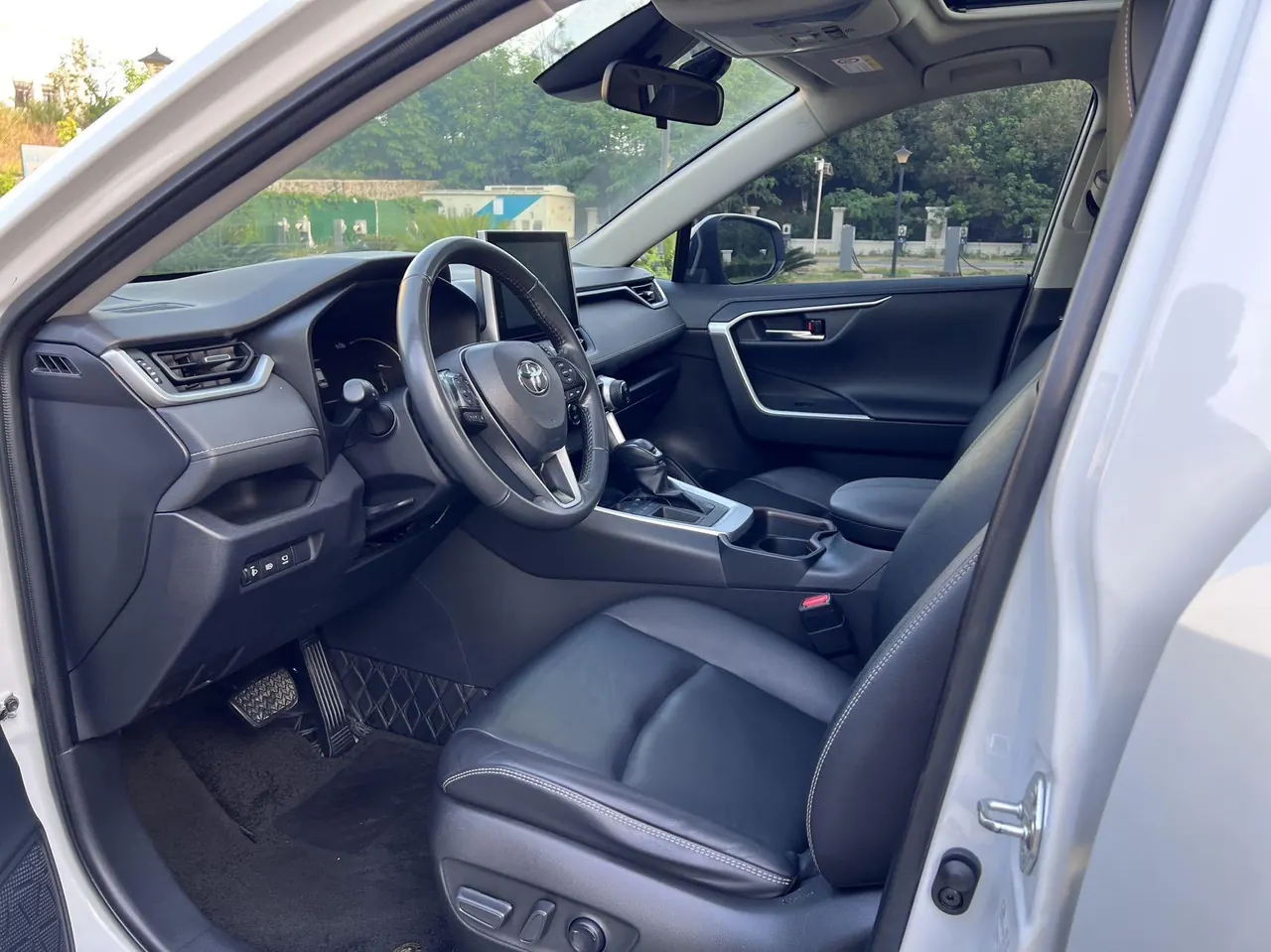 Toyota 2021 RAV4 Rongbo 2.0 Stepless Two-Drive Fashion PLUS Edition Automatic Gear 8