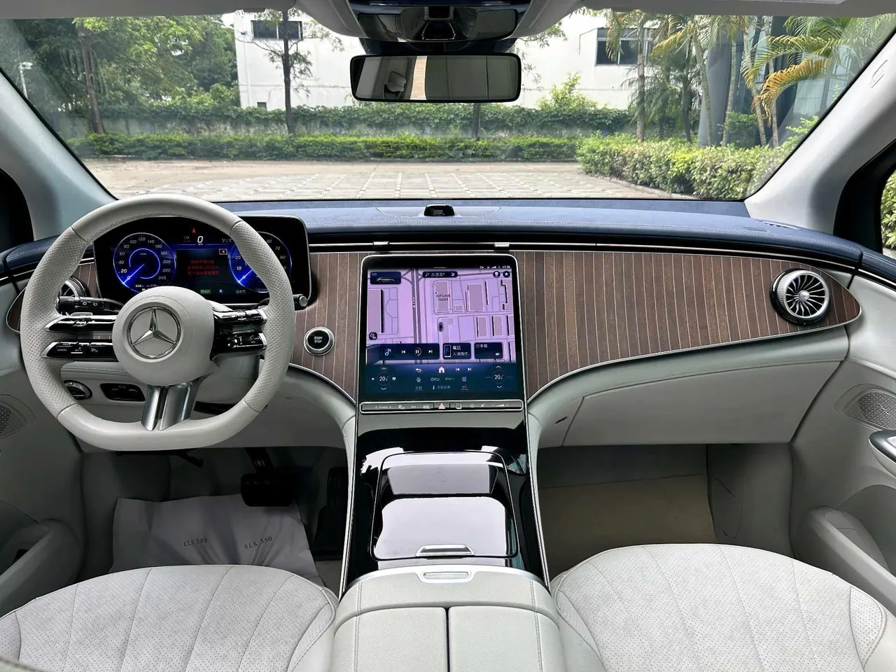 Mercedes Benz 2023 EQE SUV 350 4MATIC EQE SUV 350 4MATIC Pioneer Edition Automatic 10
