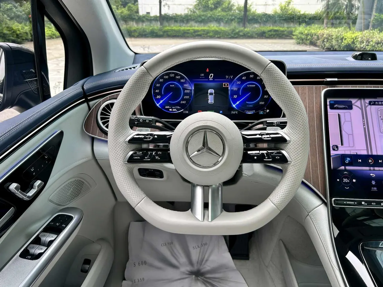 Mercedes Benz 2023 EQE SUV 350 4MATIC EQE SUV 350 4MATIC Pioneer Edition Automatic 11
