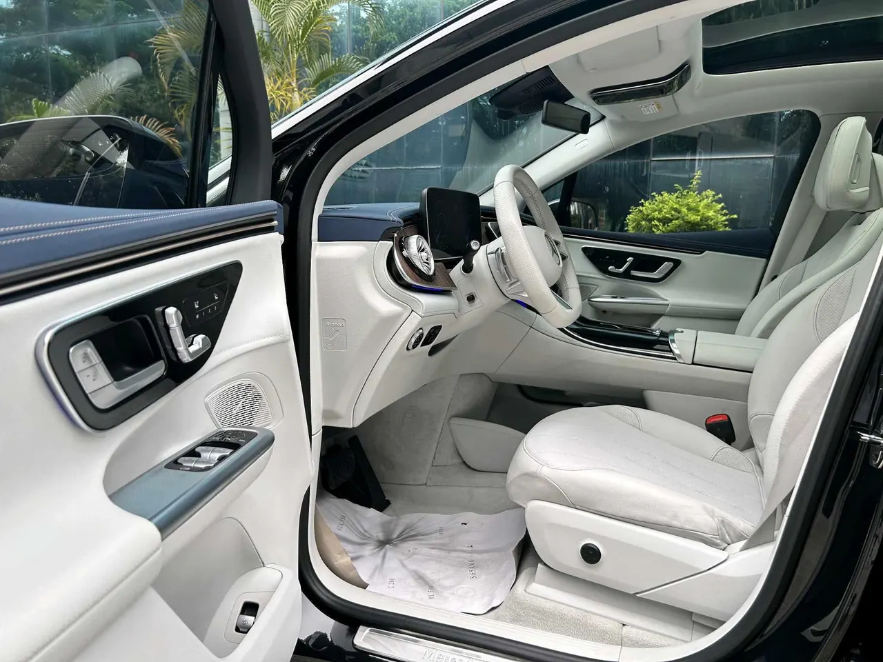 Mercedes Benz 2023 EQE SUV 350 4MATIC EQE SUV 350 4MATIC Pioneer Edition Automatic 8