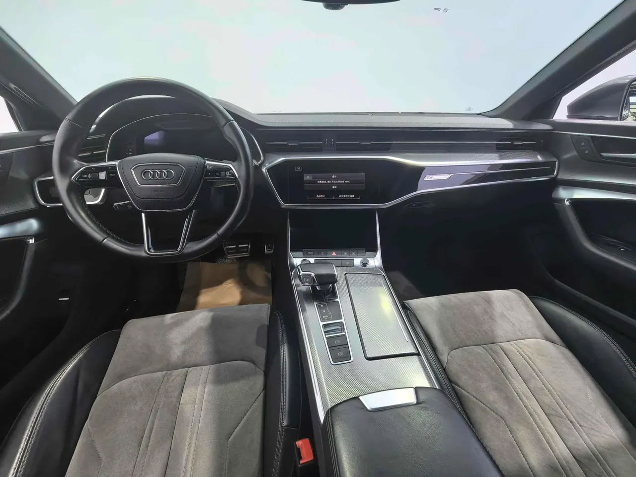 Audi 2022 A6L 2.0TFSI 40TFSI Deluxe Dynamic Automatic 5