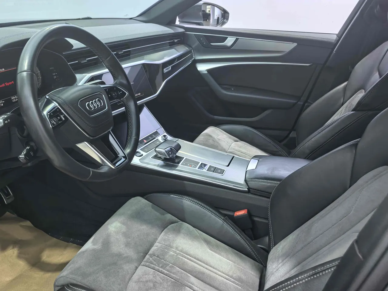 Audi 2022 A6L 2.0TFSI 40TFSI Deluxe Dynamic Automatic 3