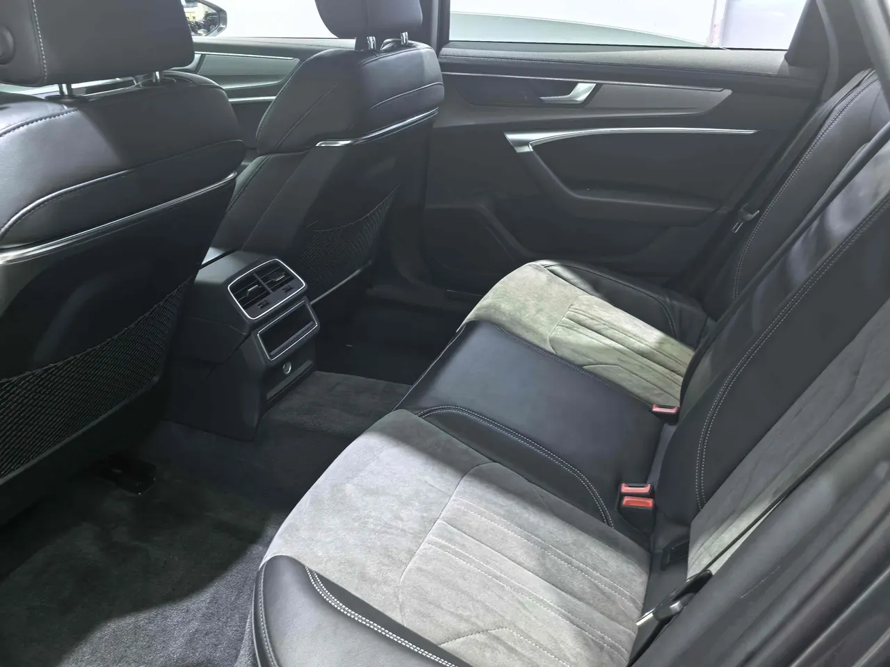 Audi 2022 A6L 2.0TFSI 40TFSI Deluxe Dynamic Automatic 5