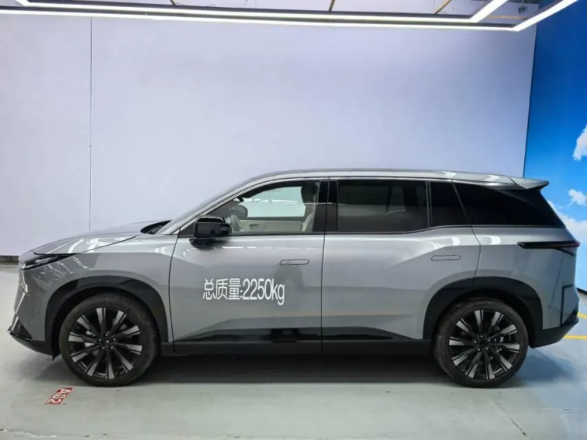 Toyota 2026 Platinum Intelligence 3X 610 Max Automatic Gear 6