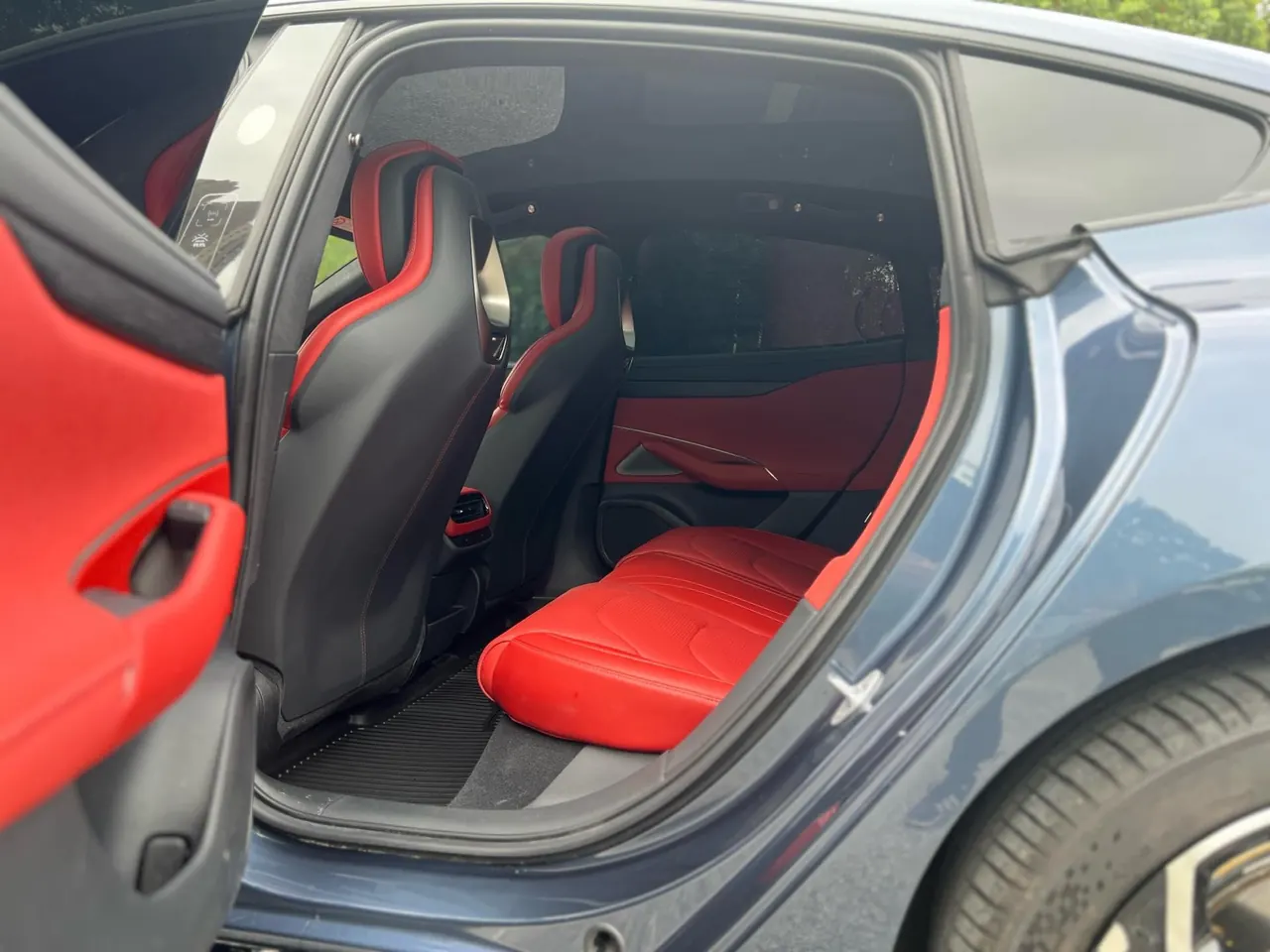 MI 2024 SU 7 800km 4-wheel drive ultra-long endurance high-end smart driving Max version automatic gear 8