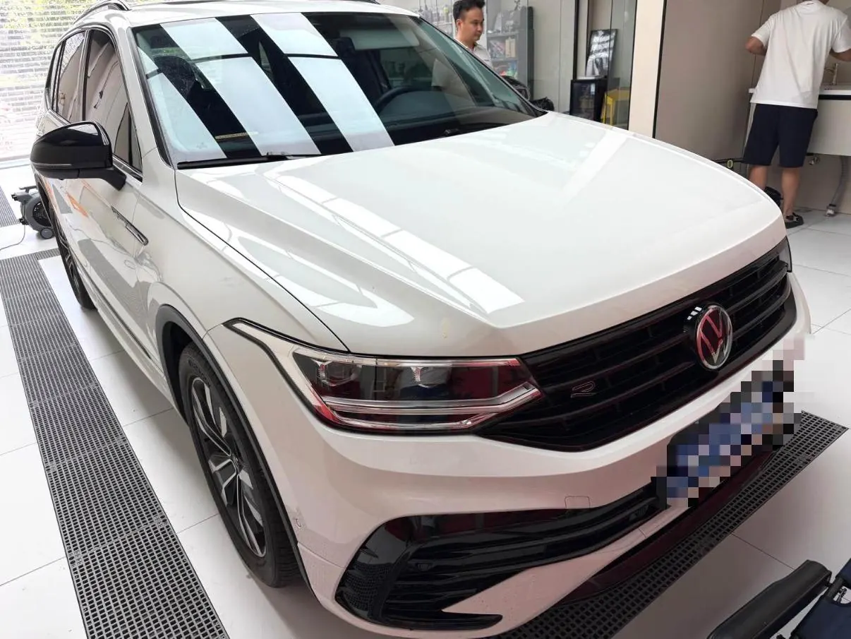 Volkswagen 2024 Tiguan L R-Line 2.0TSI 330TSI Two-Drive R-Line Overdrive Automatic Gear 2