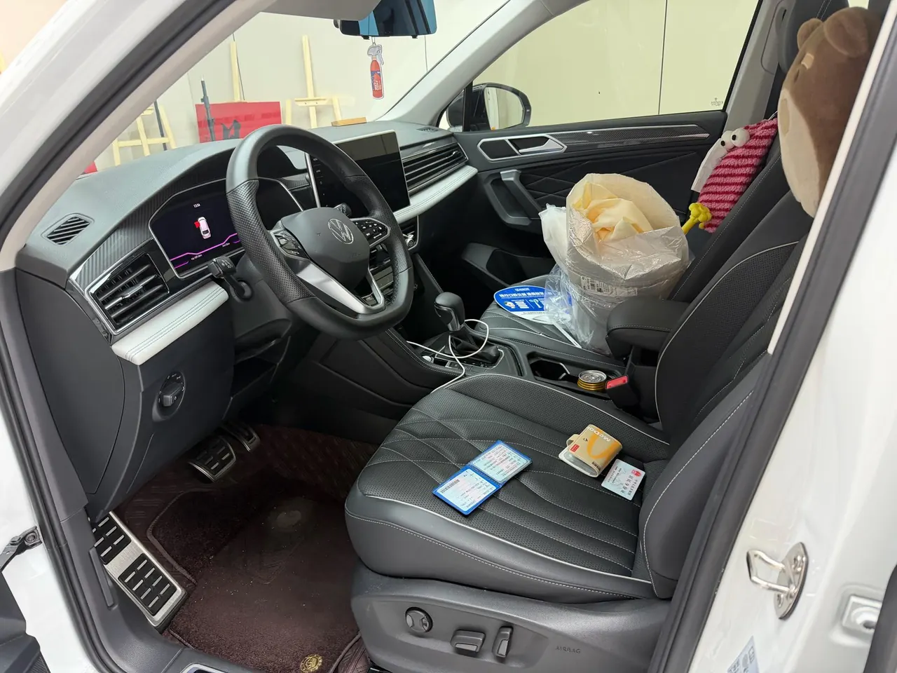 Volkswagen 2024 Tiguan L R-Line 2.0TSI 330TSI Two-Drive R-Line Overdrive Automatic Gear 3