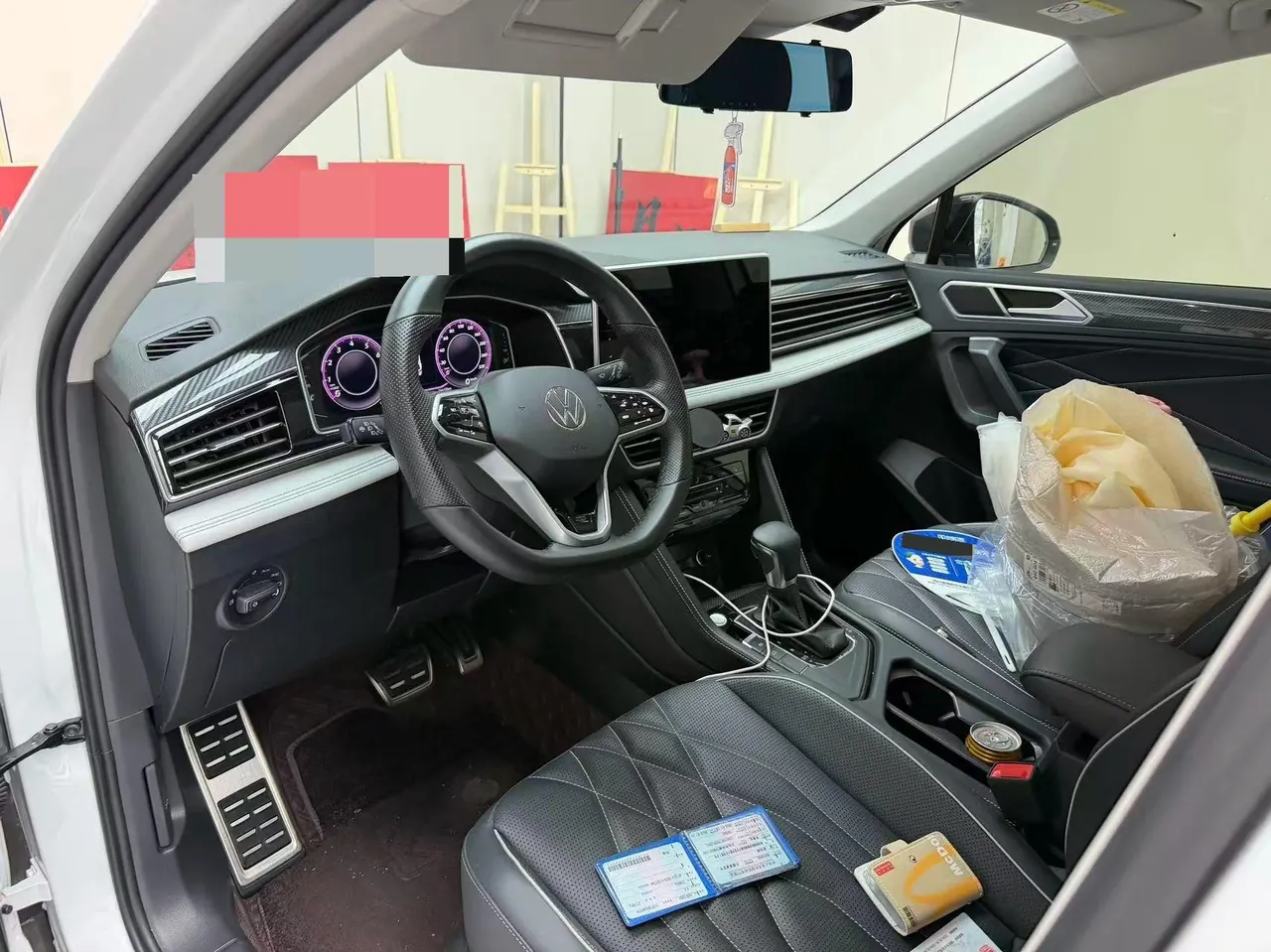 Volkswagen 2024 Tiguan L R-Line 2.0TSI 330TSI Two-Drive R-Line Overdrive Automatic Gear 6