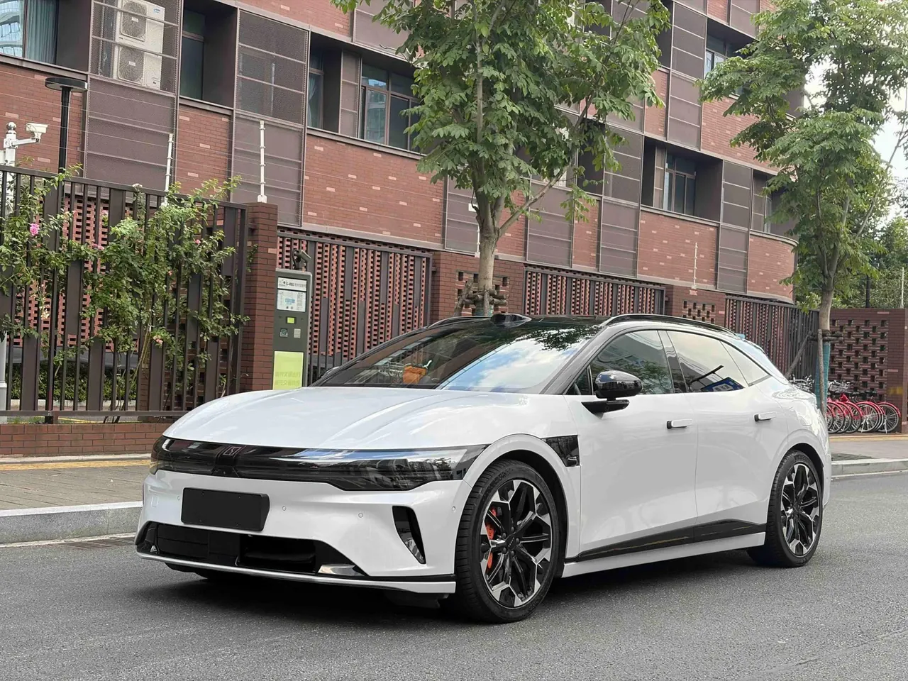 打开图片灯箱:Zeekr 2025 Zeekr 007GT four-wheel drive intelligent driving version 75kWh automatic gear
