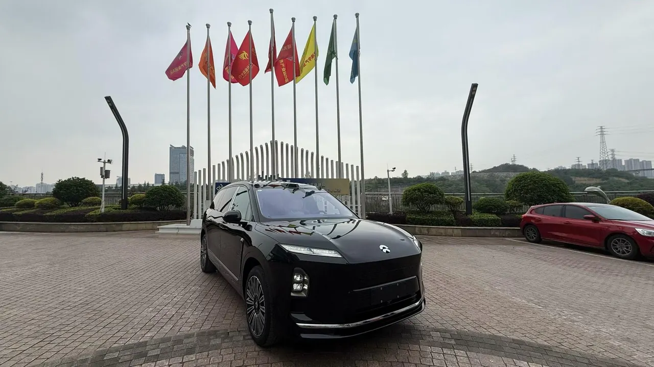NIO 2026 ES8 6-seat executive deluxe automatic gear 3