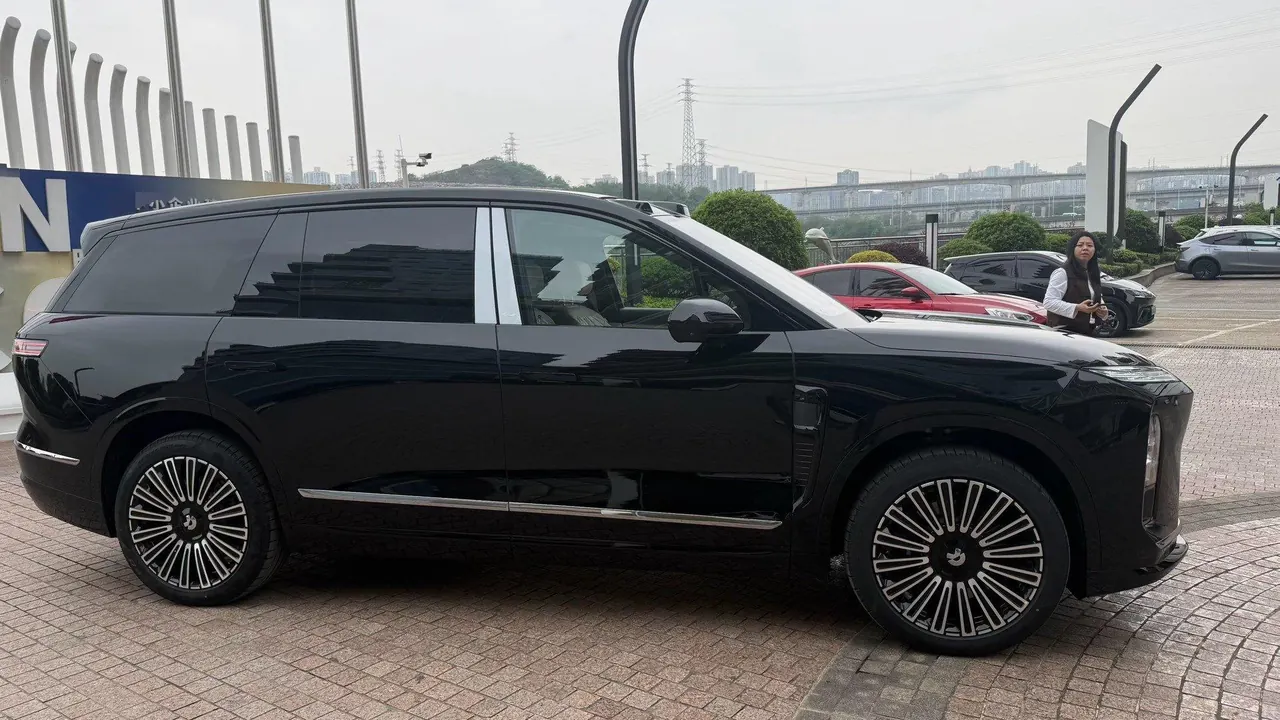 NIO 2026 ES8 6-seat executive deluxe automatic gear 4