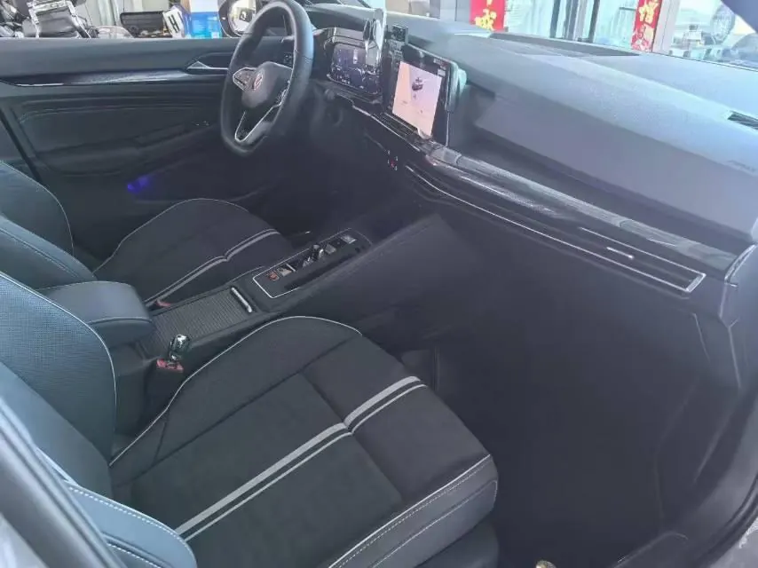 Volkswagen 2023 Golf 8 R-Line 1.4TSI 280TSI Lite Automatic 9