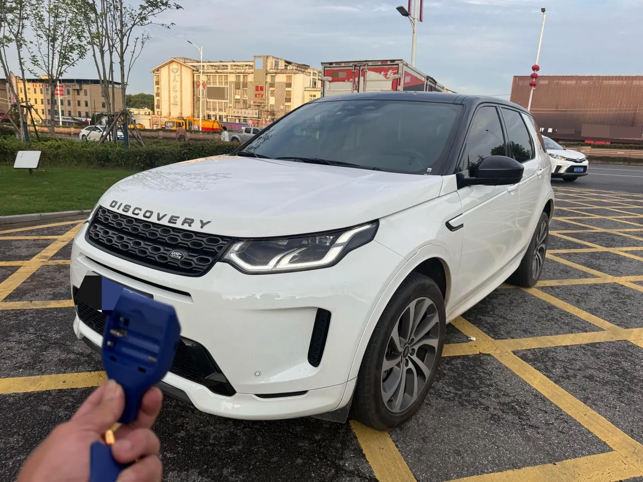 Open image lightbox: Land Rover 2022 found sports version 48V 2.0T 249PS R-Dynamic S performance version (modified) automatic gear