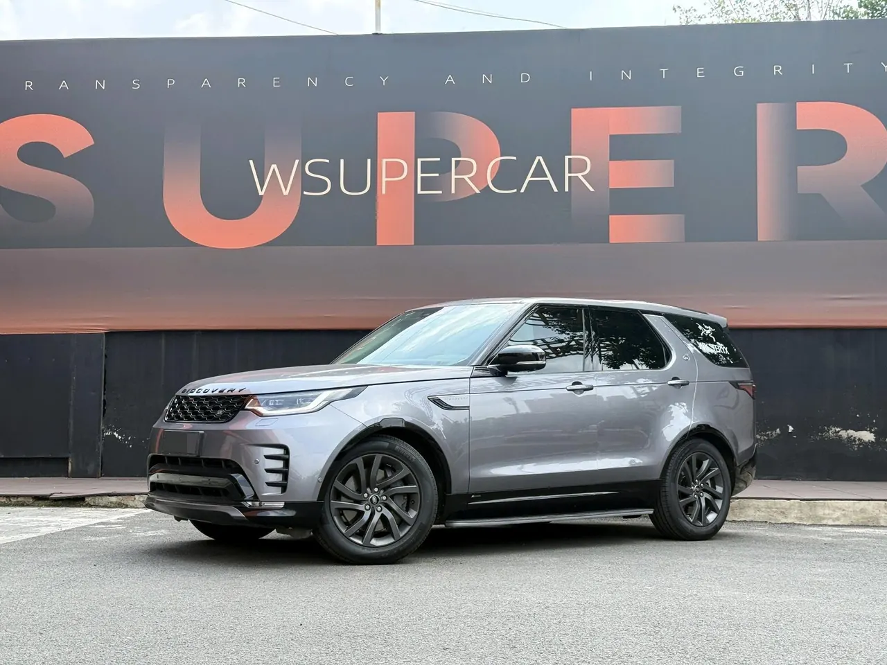 Открыть галерею: Land Rover found (imported) 2021 found 5 48V 3.0T 360PS R-Dynamic S automatic gear