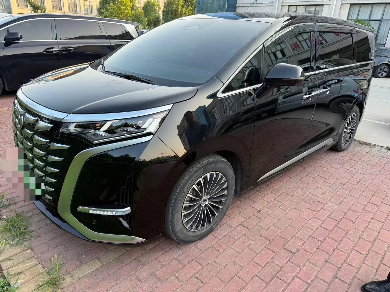 Open image lightbox: Denza 2022 Denza D9 DM-i 1.5T Stepless 970 Four-wheel Drive Honorable Automatic Gear