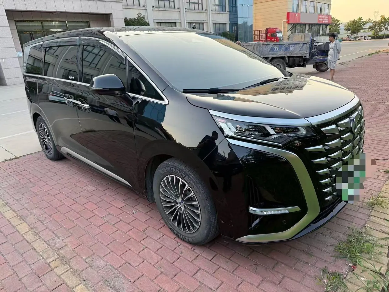 Denza 2022 Denza D9 DM-i 1.5T Stepless 970 Four-wheel Drive Honorable Automatic Gear 2