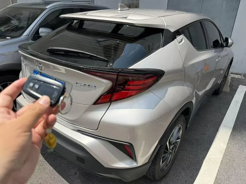 Toyota 2021 C- HR 2.0 Stepless Deluxe Edition Automatic Gear 3