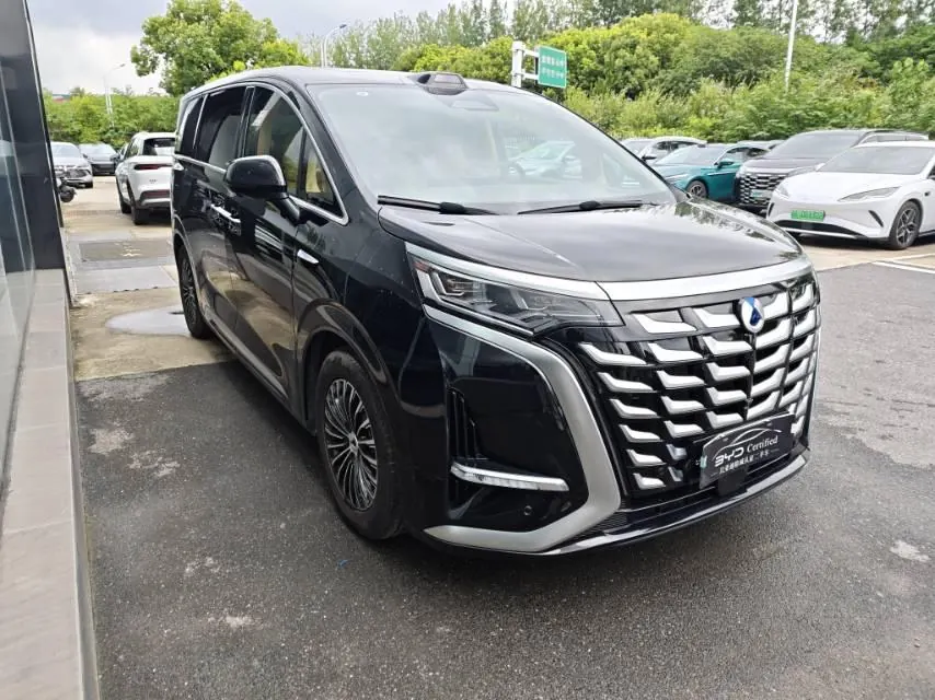 Denza 2025 Denza D9 DM-i 1.5T Stepless Smart Driving Edition 1020 Four-wheel Drive Honorable Automatic Gear 3